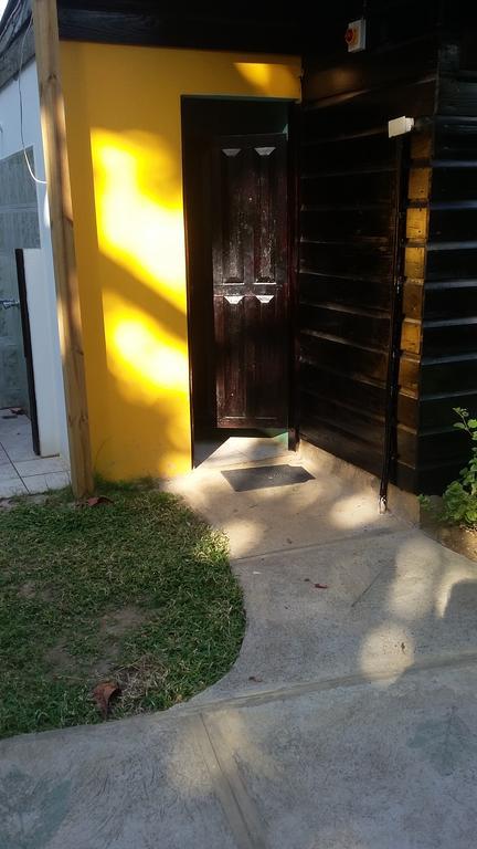 Secret Cabins At Firefly Beach Cottage Negril Esterno foto