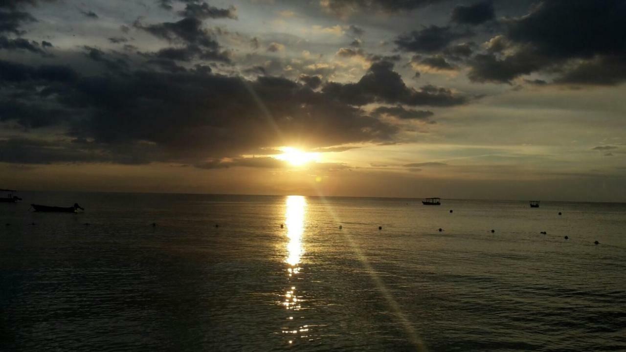Secret Cabins At Firefly Beach Cottage Negril Esterno foto